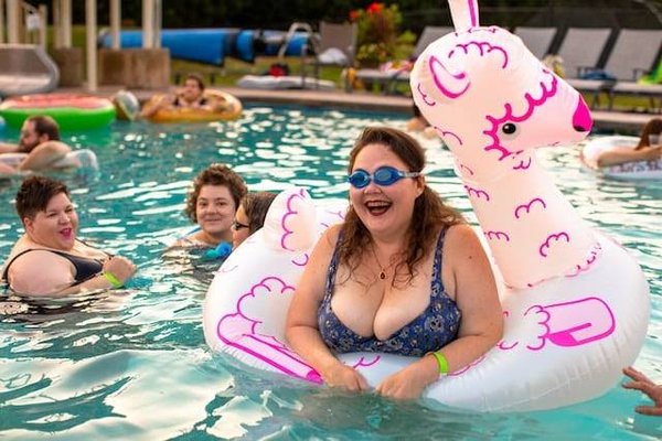 Les joies du luxe en plein air : Votre guide ultime des campings 5 étoiles avec parc aquatique en bord de mer en Vendée