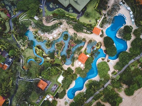 Découvrez les meilleurs campings avec parc aquatique en Ardèche pour des vacances inoubliables
