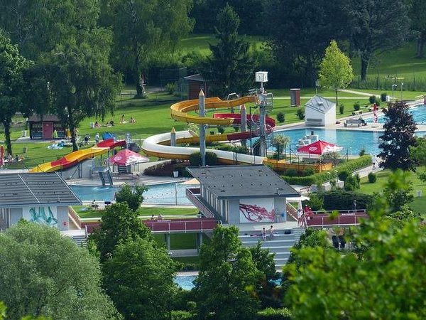 Découvrez les meilleurs campings du Finistère avec parc aquatique pour des vacances inoubliables