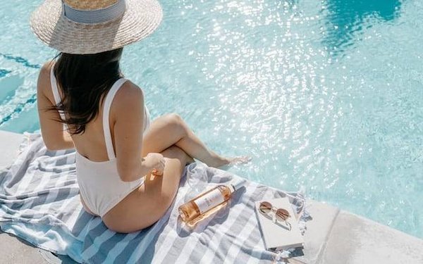 Découvrez le charme du camping naturiste avec piscine : Évasion et liberté au naturel