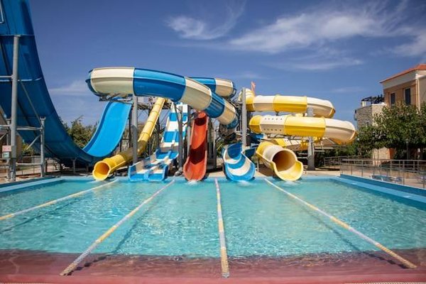 Vacances en campings avec toboggans aquatiques dans le Var