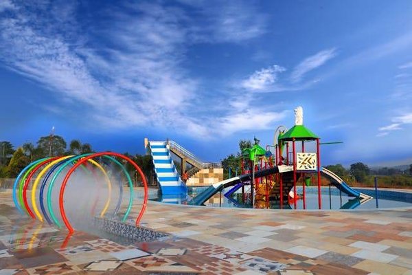 Aventure en camping en Corse avec parcs aquatiques